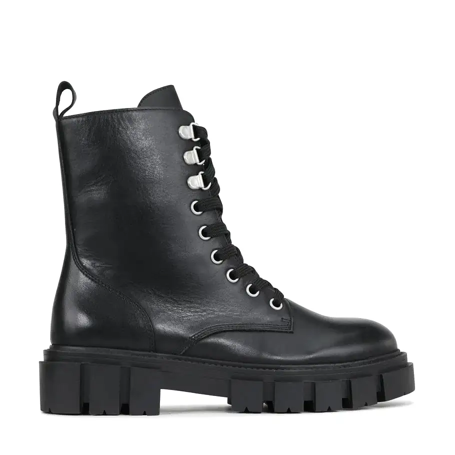 Feature Boots (Black)