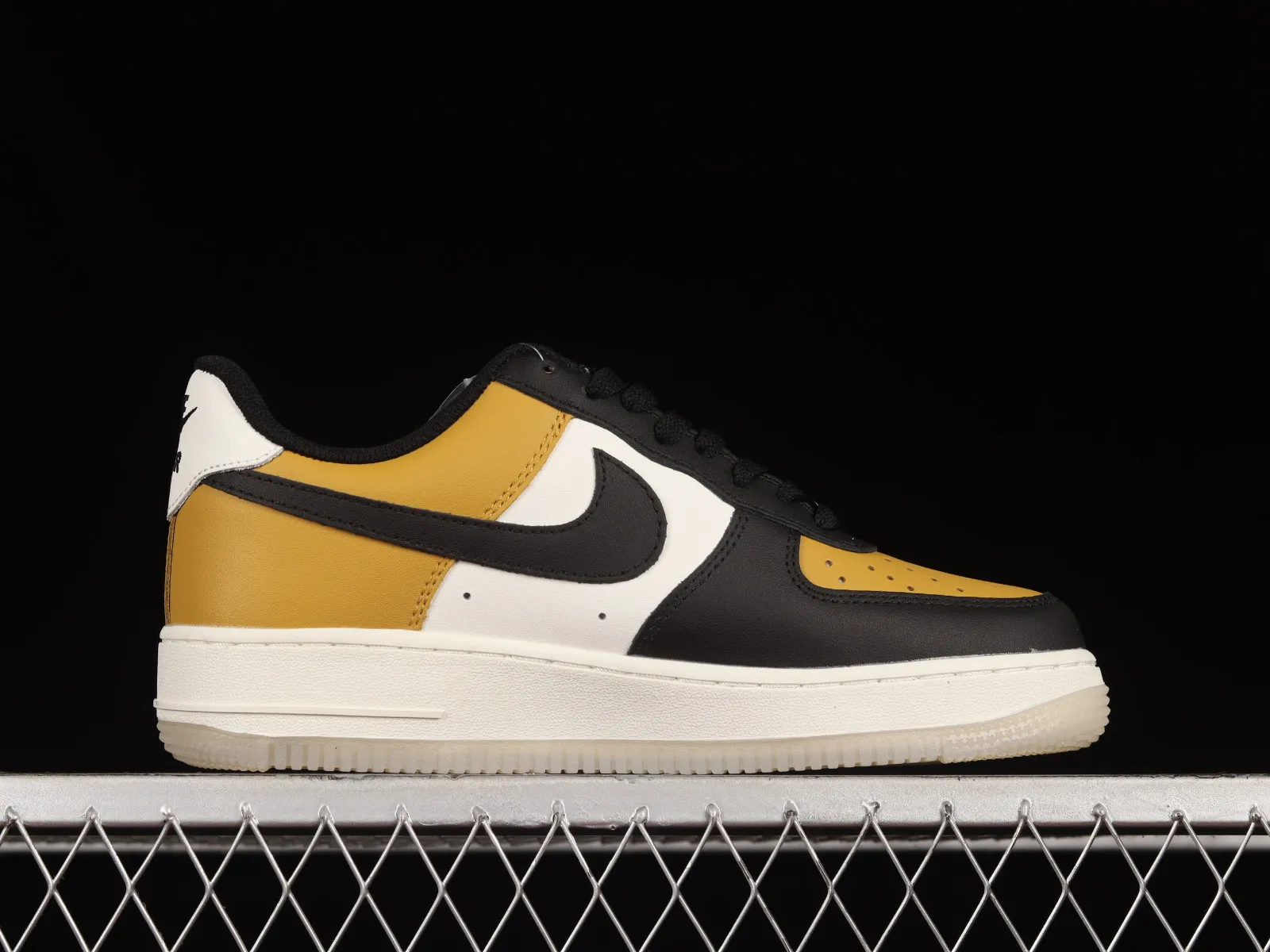 Nike Air Force 1 07 Low White Black Gold CJ8899-111