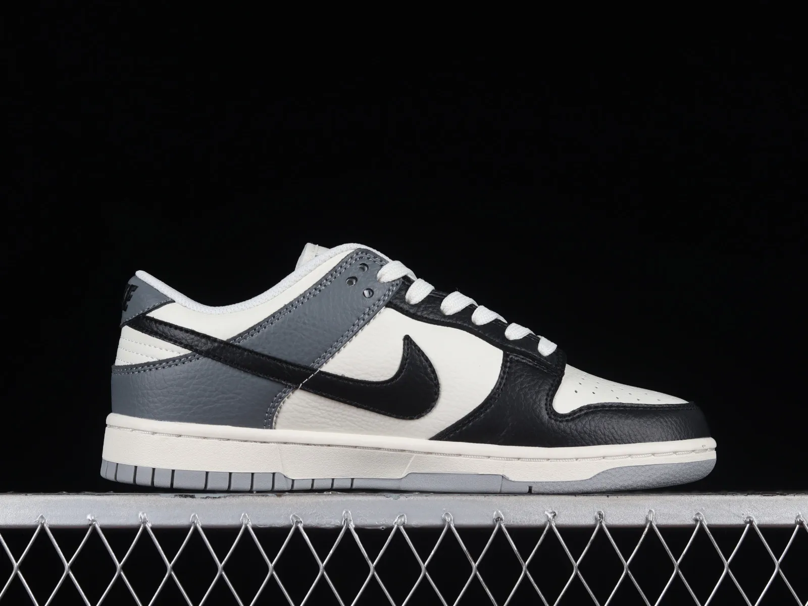 Nike SB Dunk Low Beige Black Dark Grey BB1609-113