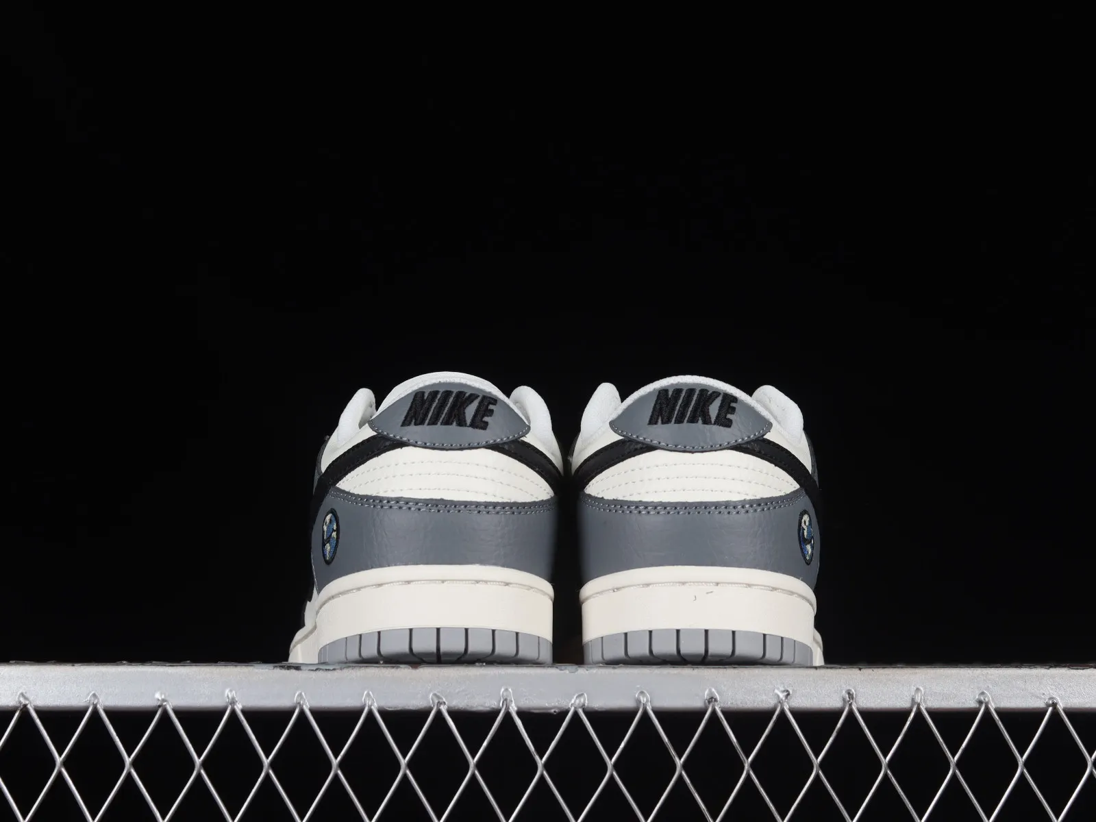 Nike SB Dunk Low Beige Black Dark Grey BB1609-113