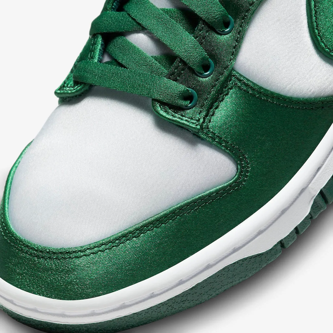 Nike SB Dunk Low Satin Green White Team Green DX5931-100