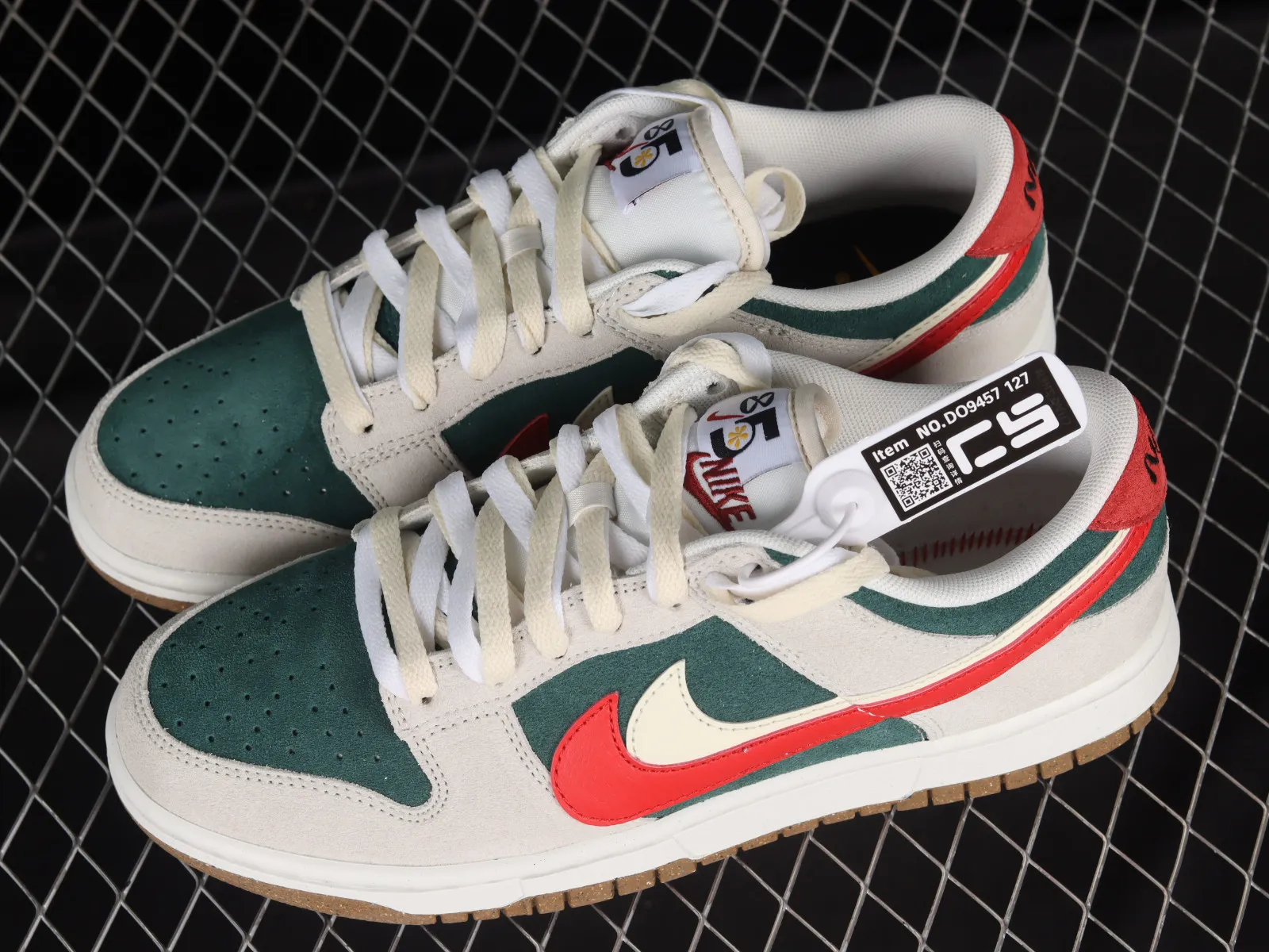 Nike SB Dunk Low SE 85 Sail Green Red DO9457-127