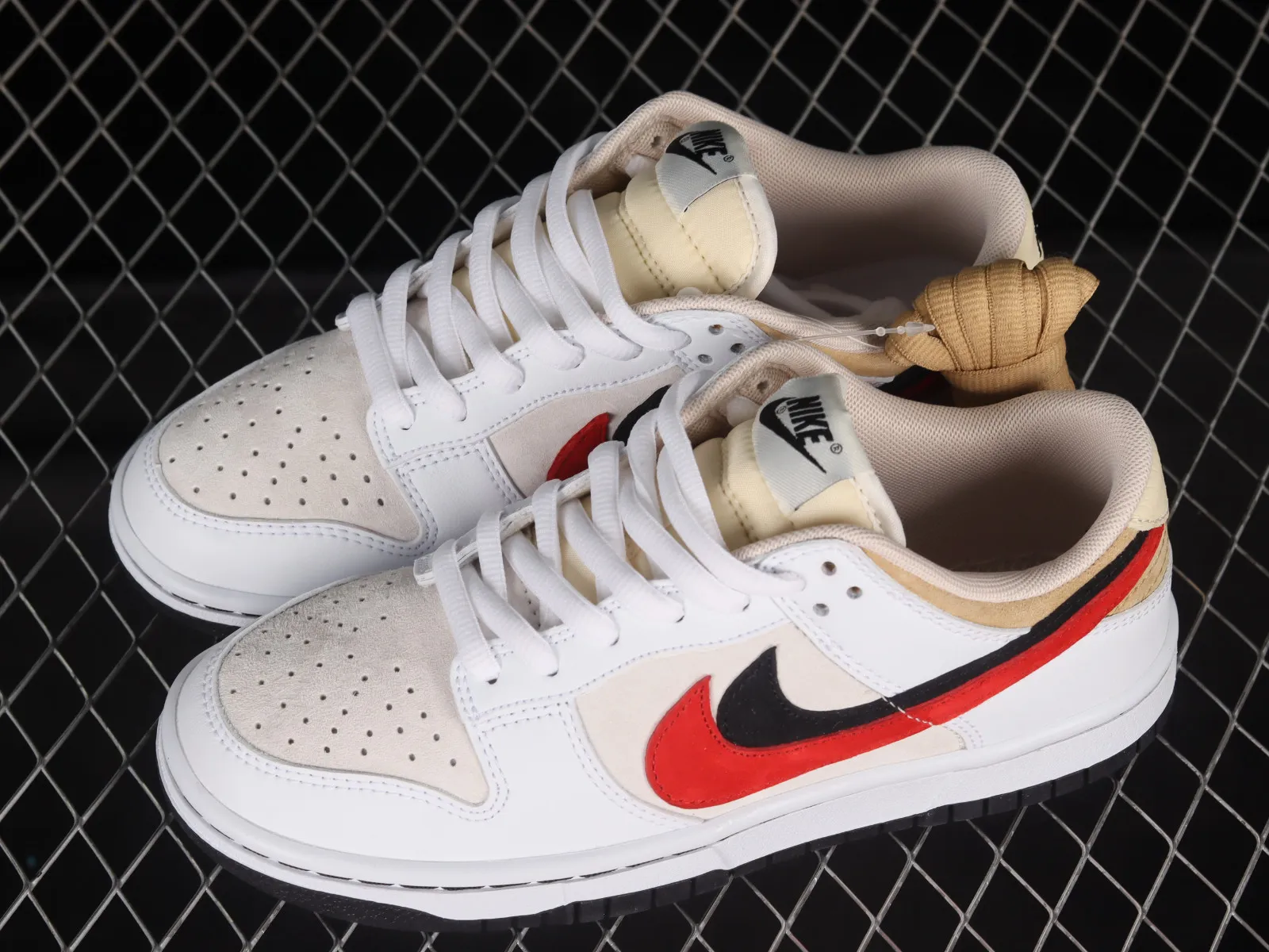 Nike SB Dunk Low White Black Red CT2552-288