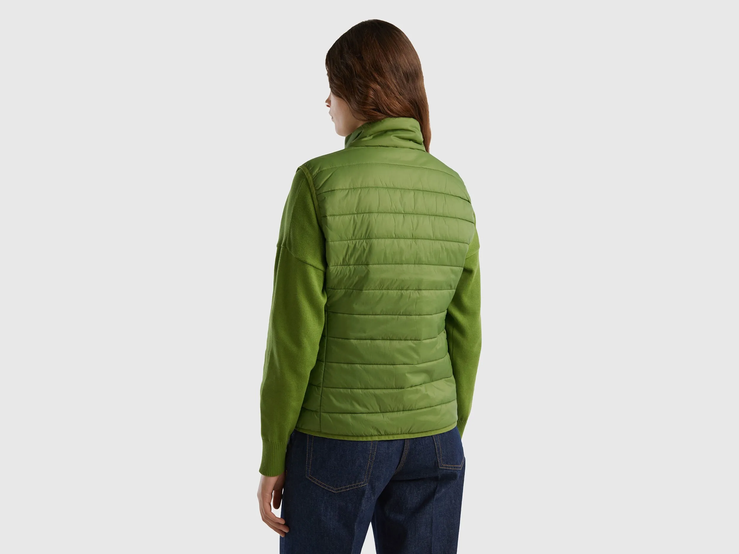 Sleeveless puffer jacket with recycled wadding - Military Green | Benetton