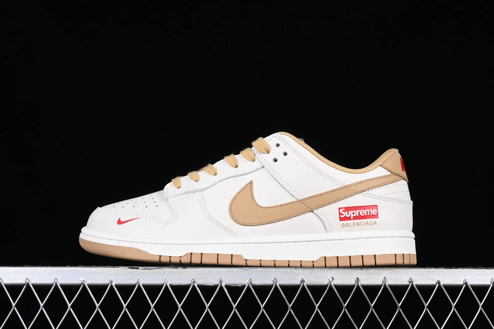 Supreme x Nike SB Dunk Low Off White Khaki Red XD1688-012