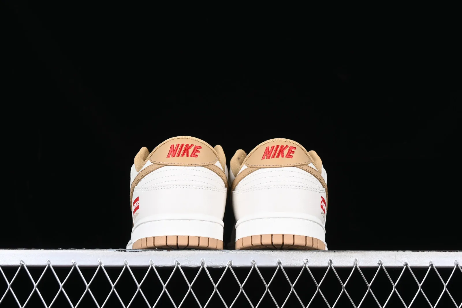 Supreme x Nike SB Dunk Low Off White Khaki Red XD1688-012